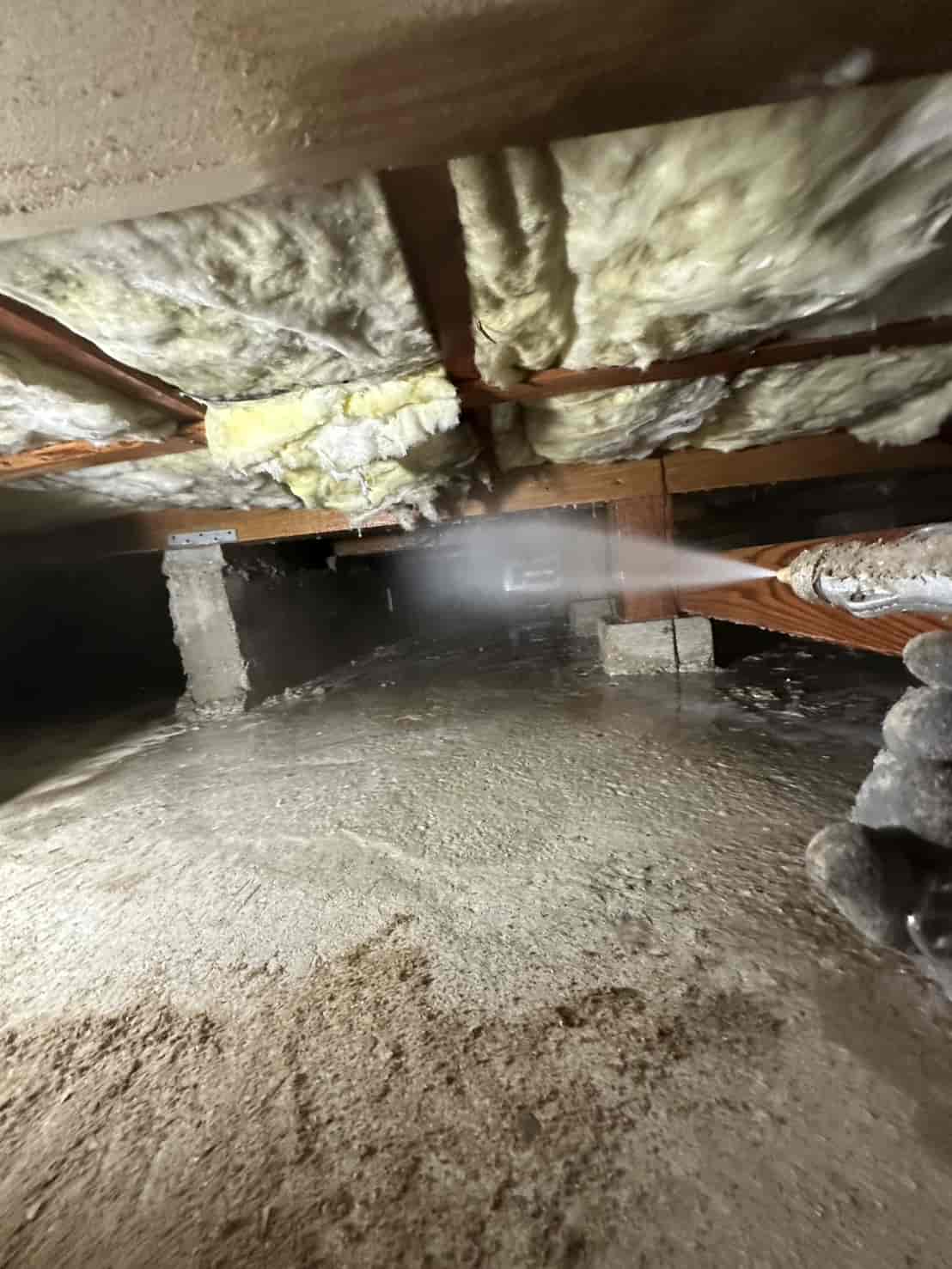 兵庫県宝塚市｜中古住宅入居前の「完全防蟻」。床下から届かない玄関・浴室・トイレの死角を穿孔注入で封鎖した、新生活のための予防録