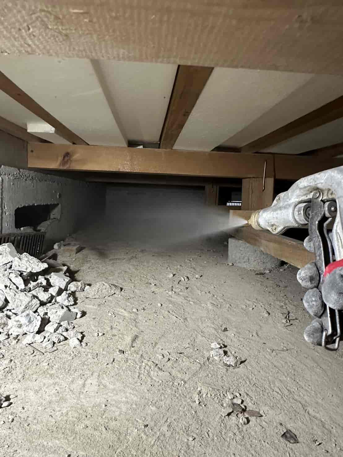 兵庫県三田市｜増築部の「物理的死角」をハツリ作業で打破。全域バリアとスラブ注入で、保証切れの不安を完封した防蟻再構築録