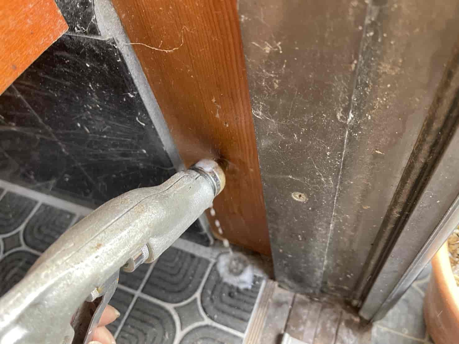 千葉県君津市｜床の「ブカブカ」は住まいの悲鳴。10年の沈黙を破り、精密注入と帯状散布で構造の崩壊を阻止した防除録