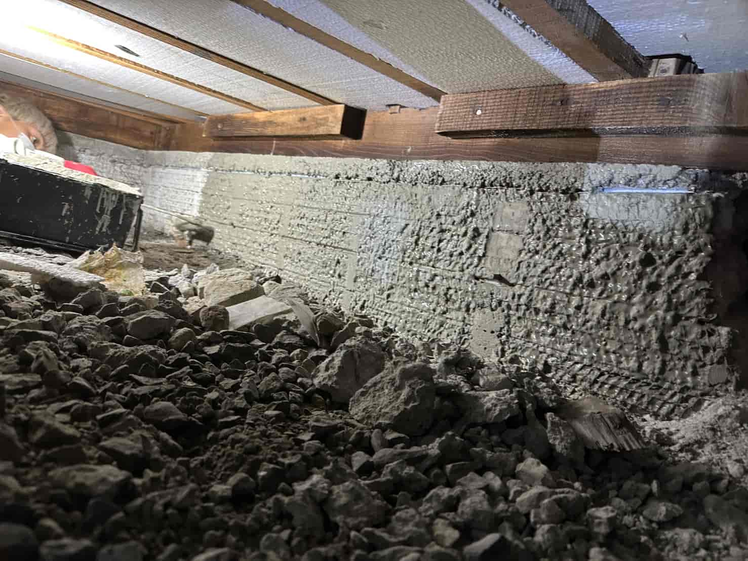 滋賀県東近江市｜ラスモルタル基礎に潜む「空洞」の罠。高強度モルタル注入で構造強度を再生し、シロアリの進軍を物理的に封鎖した補強録